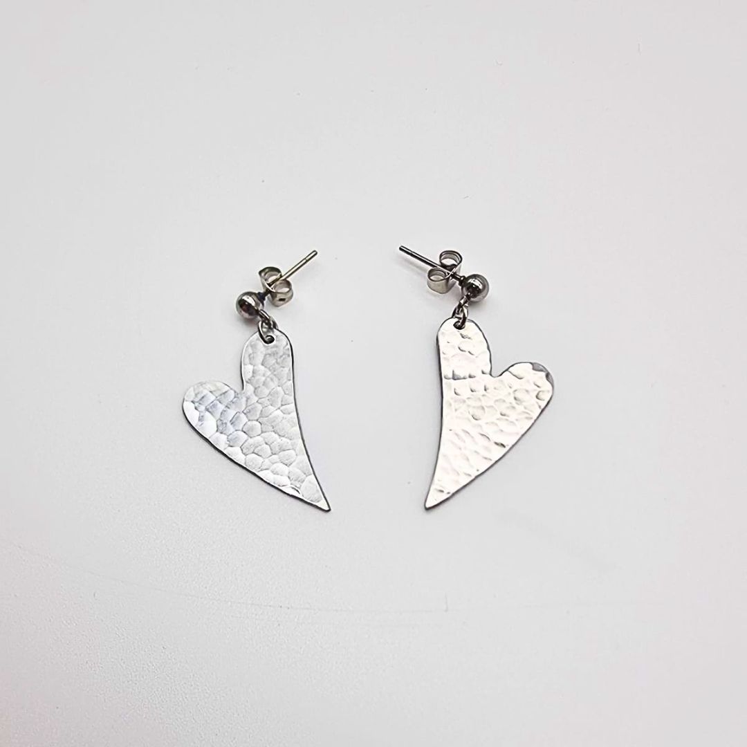 Boucles “Cœur d’Argent” – Cœur martelé fait main, ultra-léger – Image 3