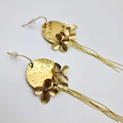 Boucles “Solstice” – Bijou doré martelé & fleurs, fait main en France