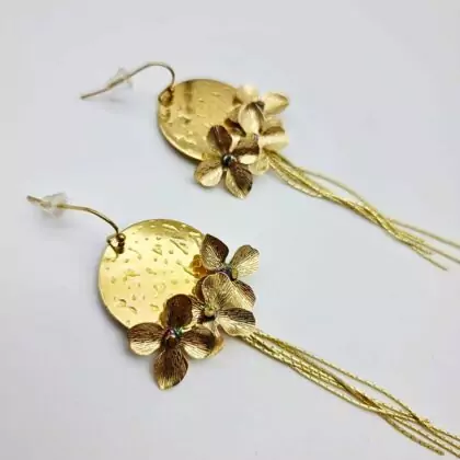 Boucles “Solstice” – Bijou doré martelé & fleurs, fait main en France