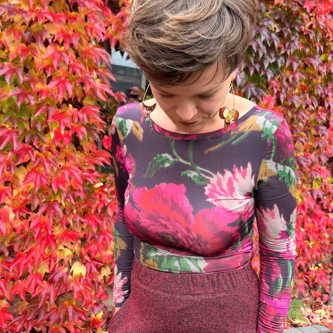 Boucles “Vésuve” – Bijou asymétrique doré et bordeaux, fait main – Image 3