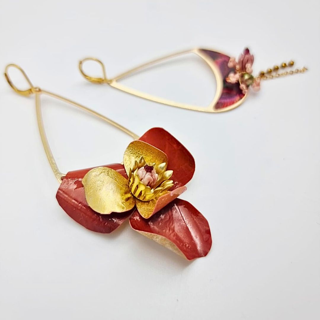 Boucles “Vésuve” – Bijou asymétrique doré et bordeaux, fait main – Image 5