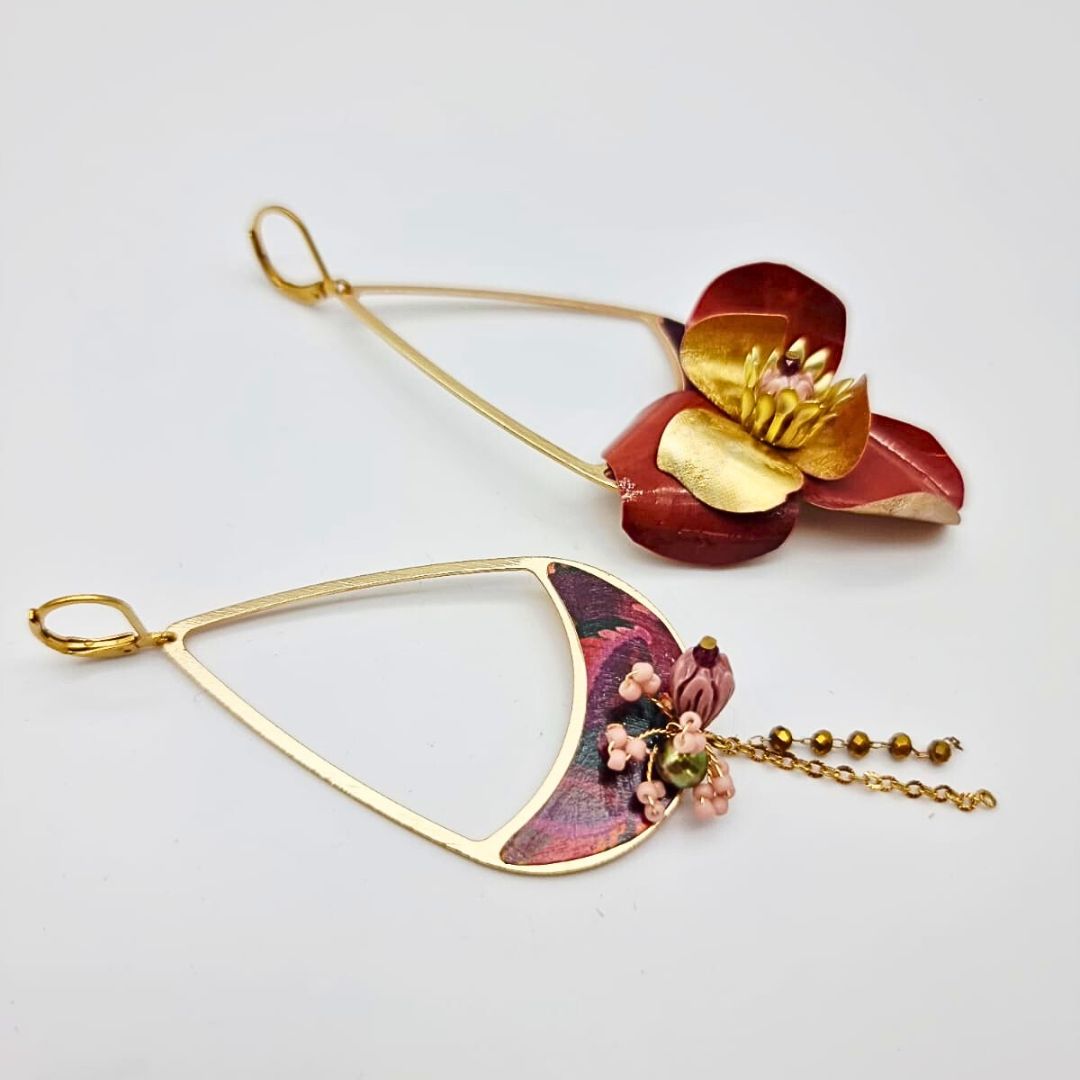 Boucles “Vésuve” – Bijou asymétrique doré et bordeaux, fait main – Image 4