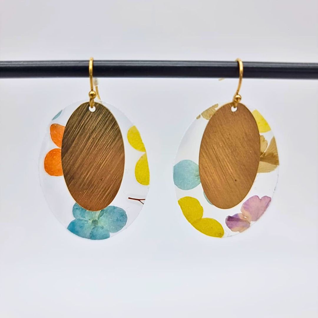 Boucles “Flora Major” – Bijou fleurs séchées & laiton doré, fait main – Image 2