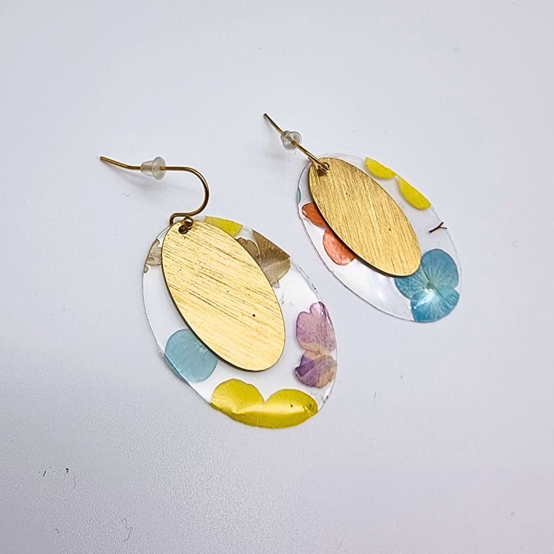 Boucles “Flora Major” – Bijou fleurs séchées & laiton doré, fait main – Image 3