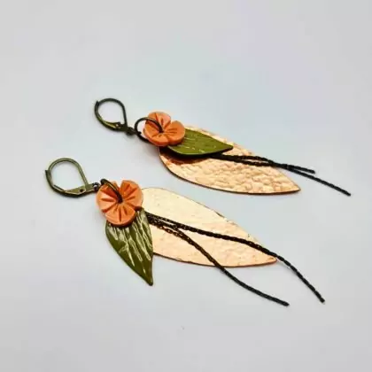 Boucles “Nacrée Sauvage” – nacre & cuivre martelé faits main