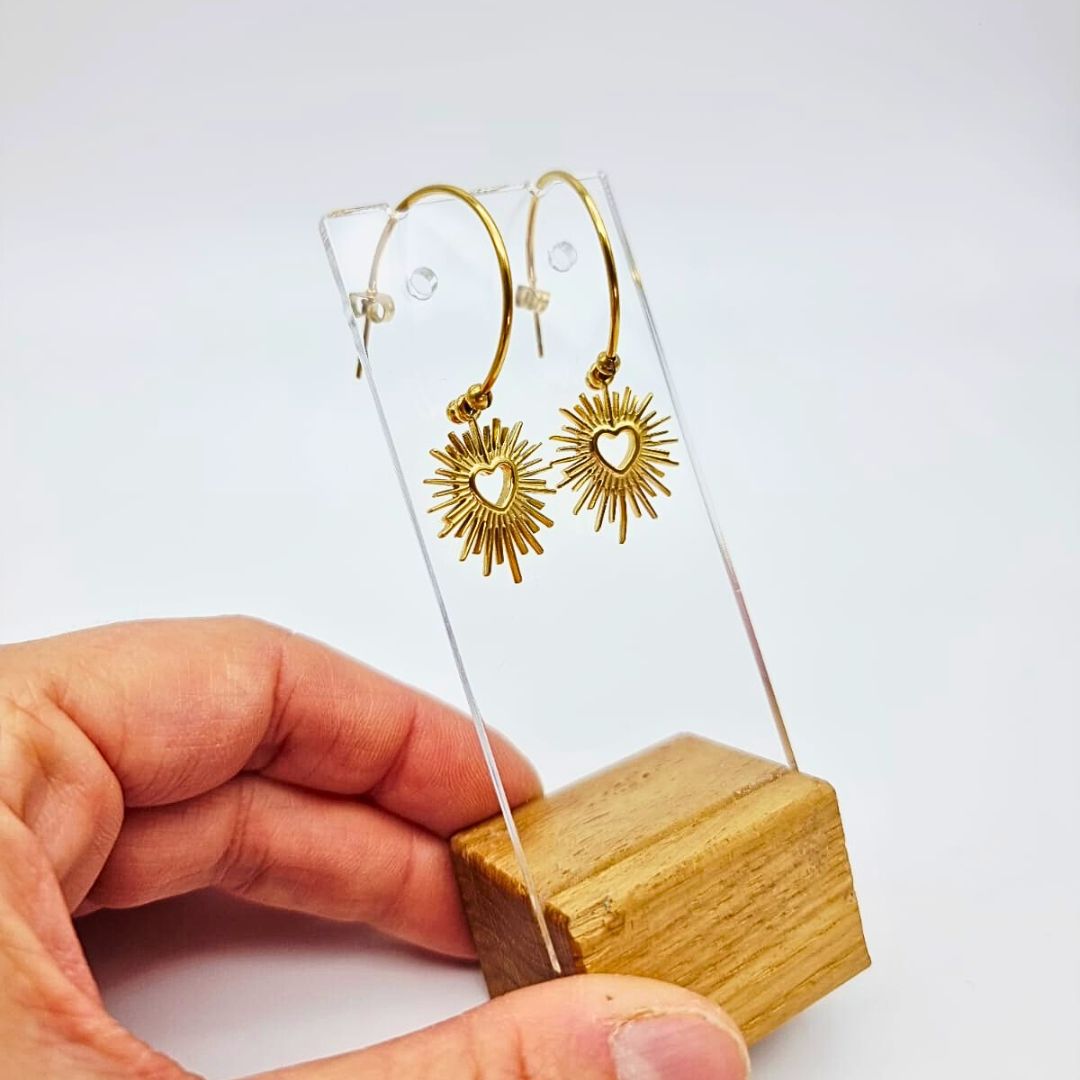 Boucles “Rayon d’Or” – créoles soleil en acier inoxydable doré – Image 2
