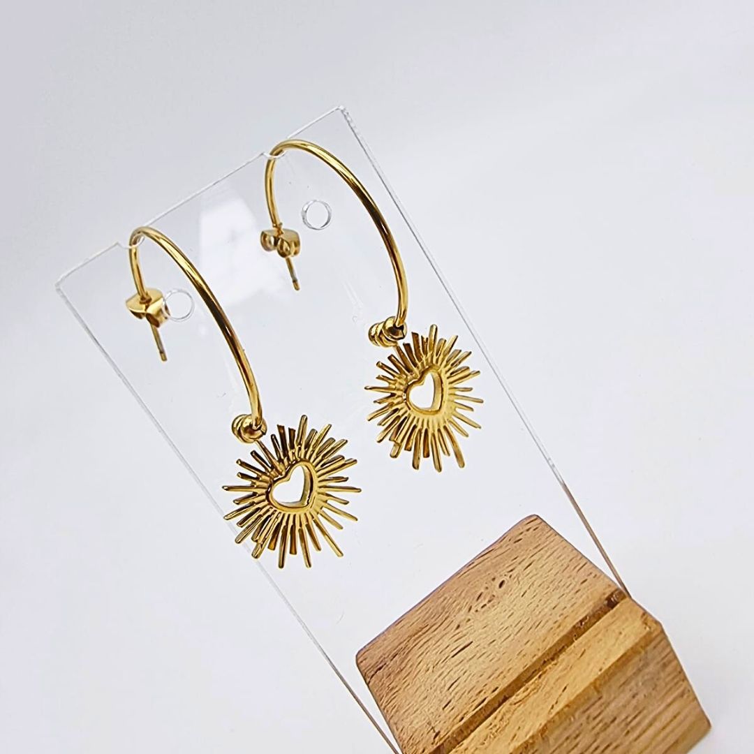 Boucles “Rayon d’Or” – créoles soleil en acier inoxydable doré – Image 3