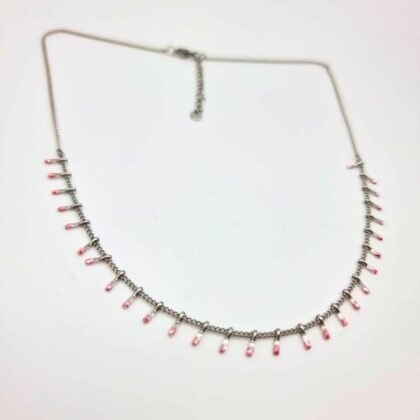Collier ras-de-cou rose poudré en résine pailletée – Chaîne acier inoxydable