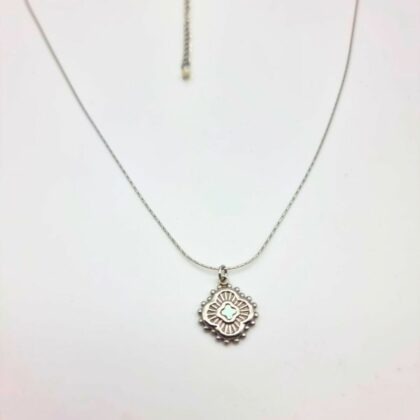 Collier chaîne serpent en acier inoxydable – Pendentif trèfle nacre