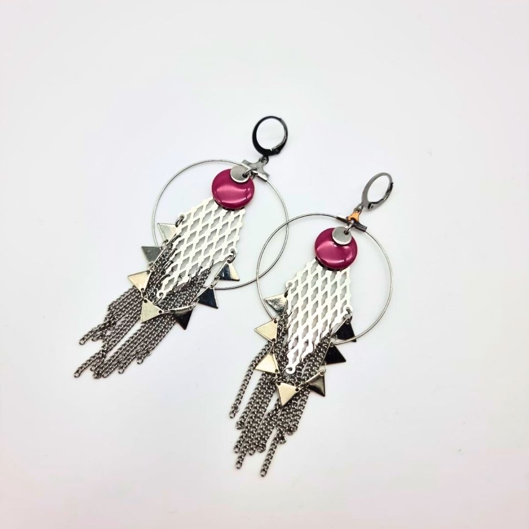 Boucles d’oreilles longues graphiques – Bijou artisanal – Prix doux