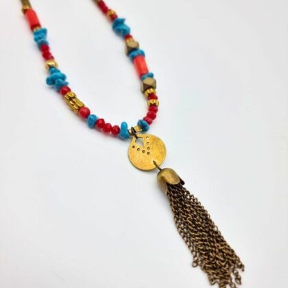 Sautoir bohème été turquoise, rouge et or – Pièce unique en laiton bronze