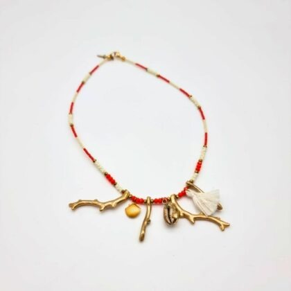 Collier esprit mer rouge et blanc – pendentifs dorés & perles Miyuki – pièce unique