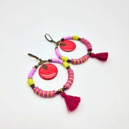 Boucles d’oreilles colorées avec sequin rose – Bijou artisanal – Prix doux