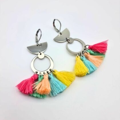 Boucles d’oreilles en acier inoxydable avec pompons en coton multicolores