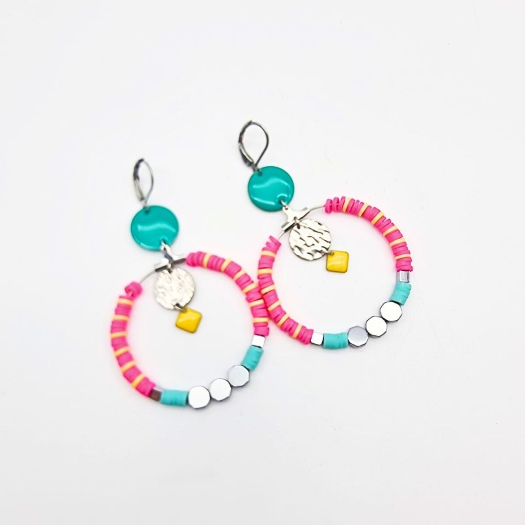 Boucles d’oreilles multicolores en acier inoxydable, perles Heishi et hématite – fin de collection – Image 3