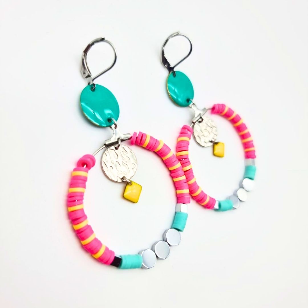 Boucles d’oreilles multicolores en acier inoxydable, perles Heishi et hématite – fin de collection – Image 2