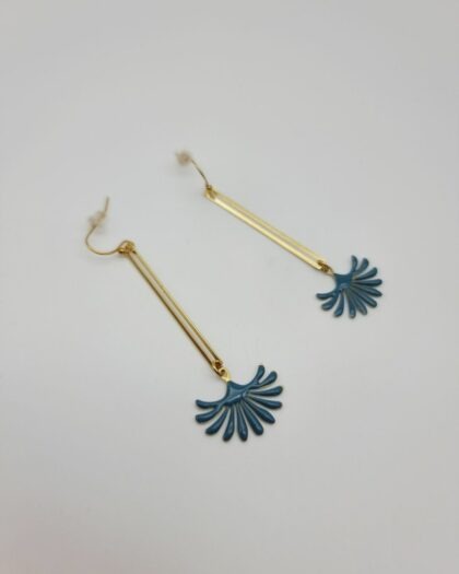 Boucles d&rsquo;oreilles Azur | Ginkgo bleu et laiton doré – Charly & Kty