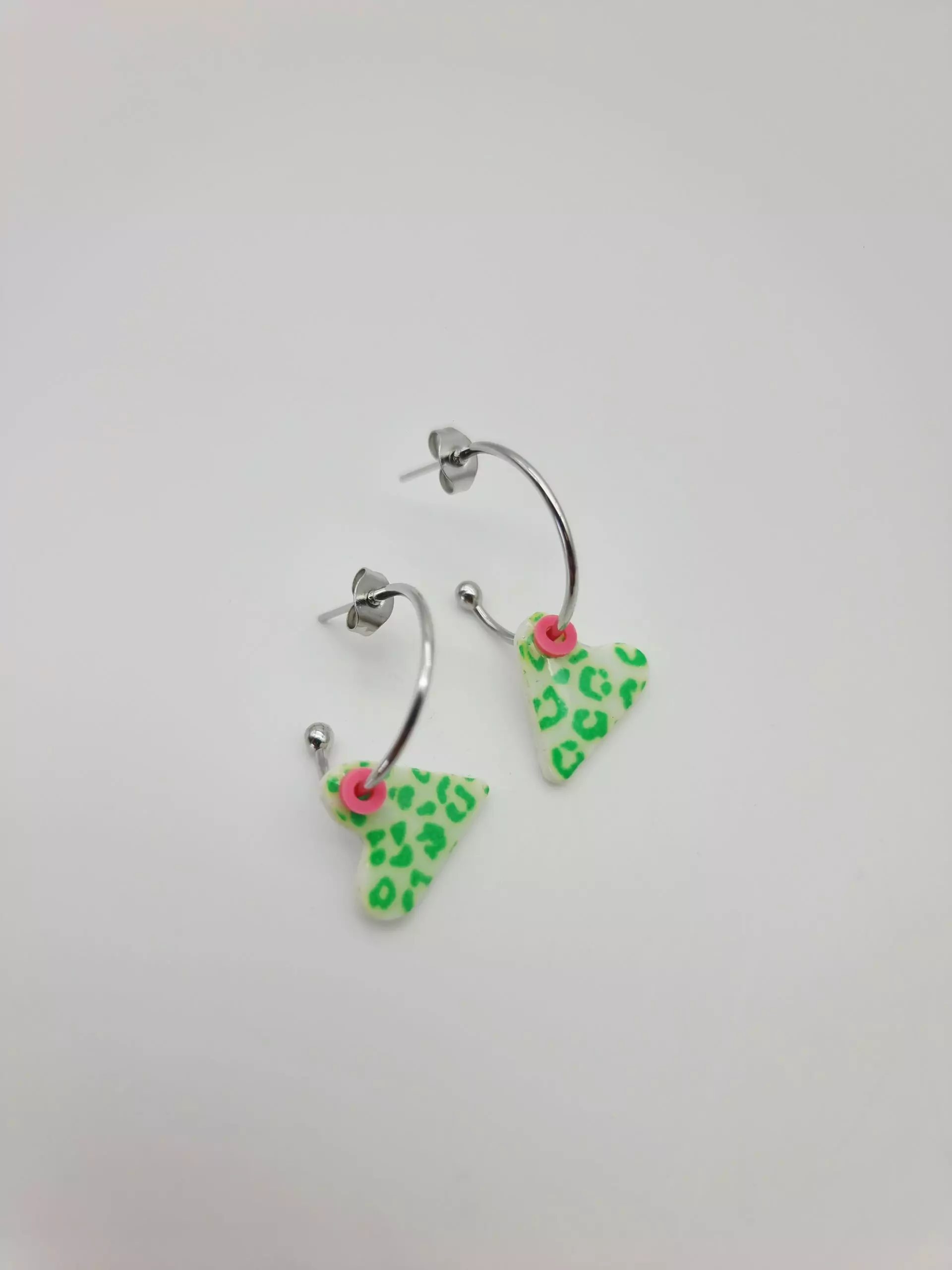 Boucles d'oreilles Amore Léopard | Cœur léopard en pâte polymère – Charly & Kty – Image 3