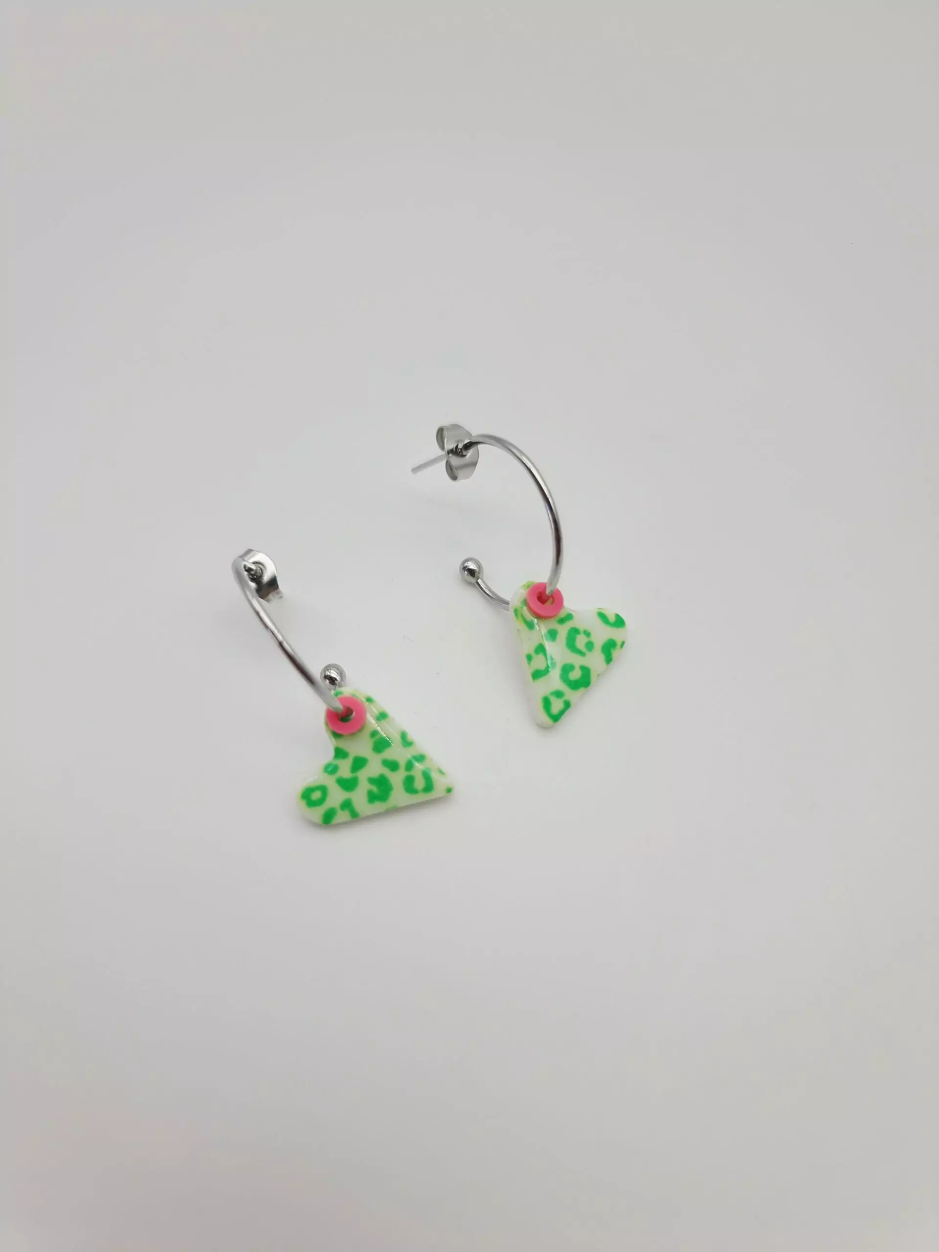 Boucles d'oreilles Amore Léopard | Cœur léopard en pâte polymère – Charly & Kty