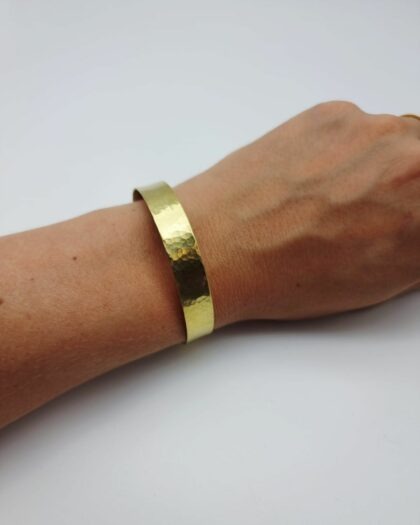 Bracelet Éclat Fin – Jonc martelé en laiton fabriqué en France