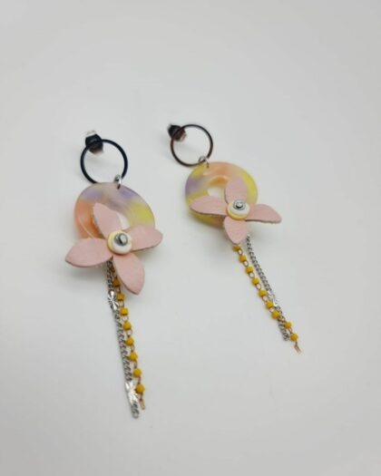 Boucles d’oreilles Éclosion – Fleurs en cuir et acétate | Collection Capsule Été