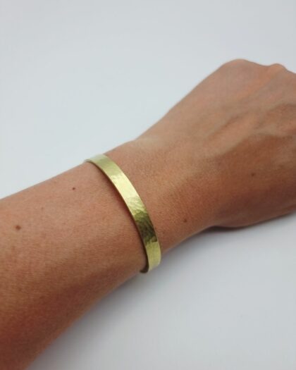 Bracelet jonc martelé en laiton – Bracelet artisanal ajustable – Charly & Kty