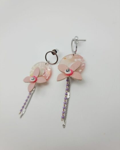 Boucles d&rsquo;oreilles Éclosion – Fleurs en cuir et acétate | Collection Capsule Été